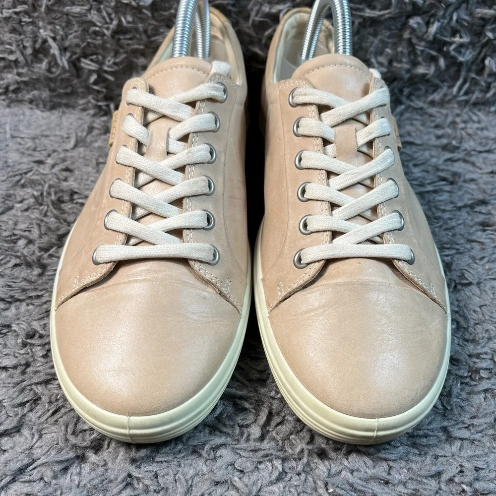 ECCO WOMEN'S SOFT Size 9 SNEAKERS